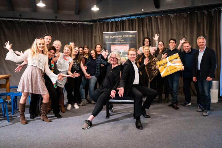 Schimmelreiterin mit Ministerpräsidenten